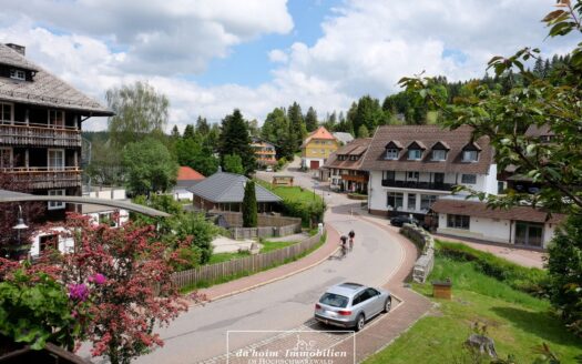 Wohn- und Geschäftshaus im Zentrum von Feldberg-Altglashütten