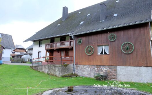 Doppelhof-Teil  mit Tenne, Hobby-Stall & Werkstätten