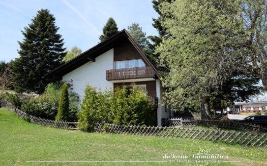 Maison de campagne avec potentiel et appartement de vacances à Feldberg