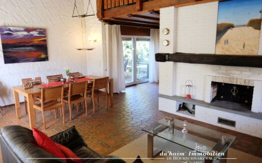 Maison de campagne avec potentiel et appartement de vacances à Feldberg